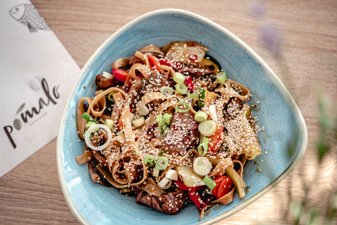 Priuštite si prekrasne trenutke na prozračnoj terasi Pomalo Bistro &amp; Bara u Žaboriću! 