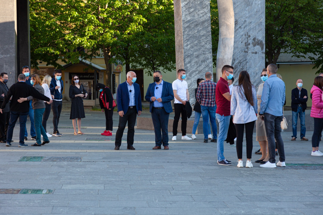 Vrh županijskog HDZ-a na druženju u Kninu: 'Idemo graditi budućnost'