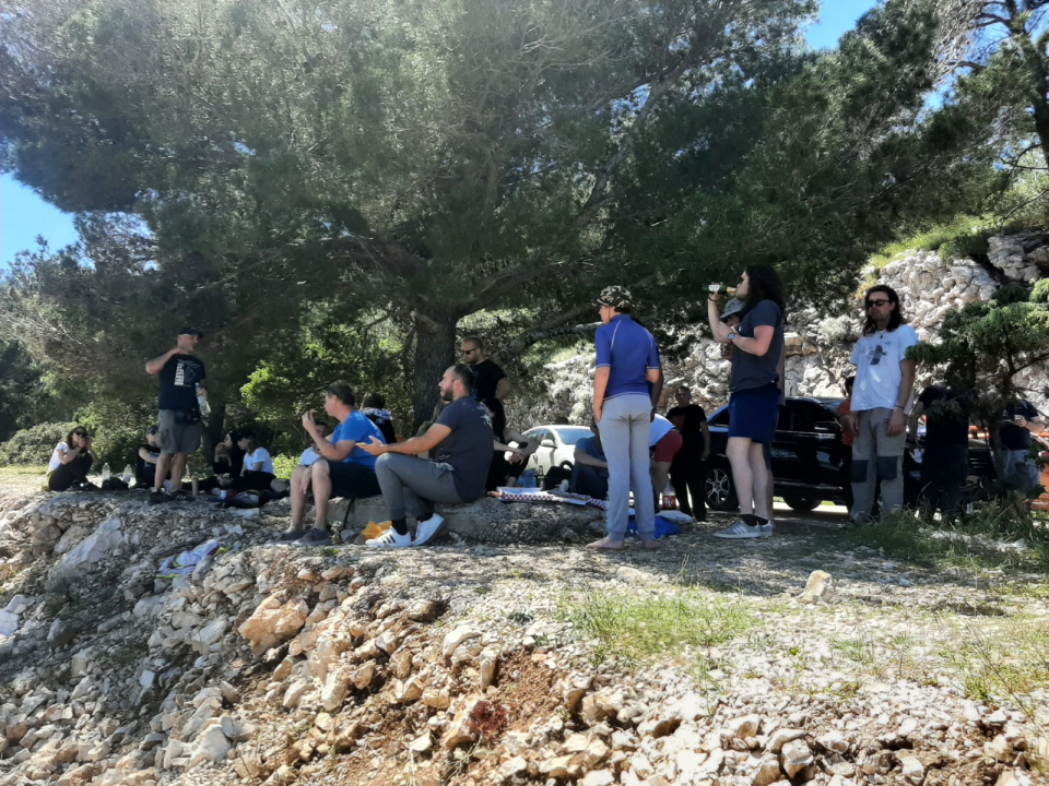 Ronioci objavili što su sve zatekli pod morem na Marinskoj: Gume, gume, gume... i jedan krov!