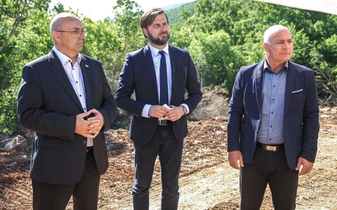 Radovi na sanaciji odlagališta otpada u Drnišu gotovi do kraja ljeta: Ministar Ćorić u obilasku