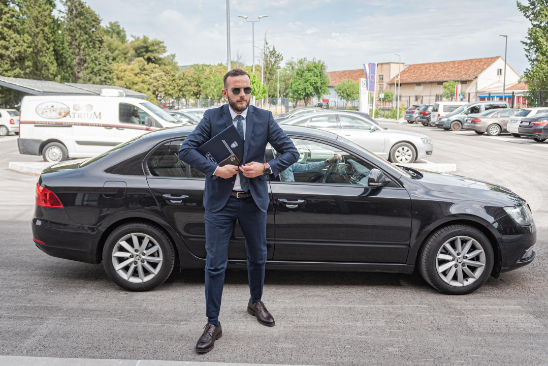 Aladrović podijelio 12,5 milijuna kuna za nezaposlene žene,  starije i nemoćne: Burić najavio Centar za socijalnu skrb u upravnoj zgradi TEF-a 