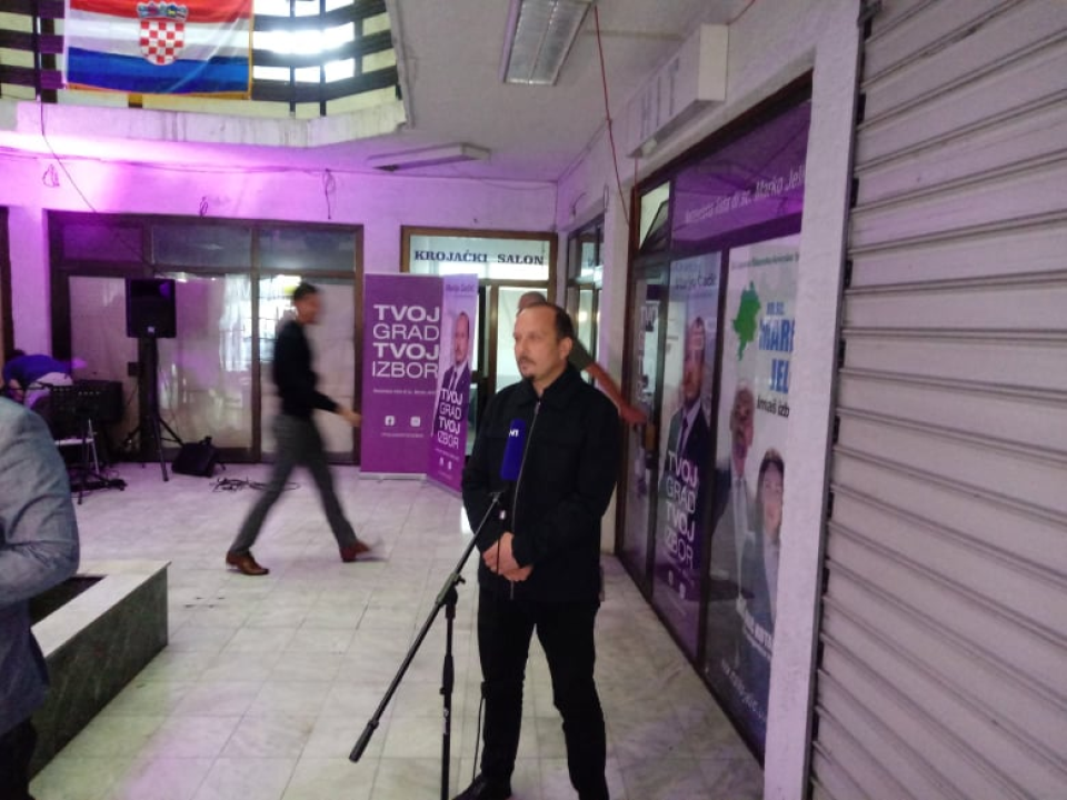 Optimistična atmosfera u Jelićevom stožeru u Kninu: Ćaćić pobjeđuje Blaževića