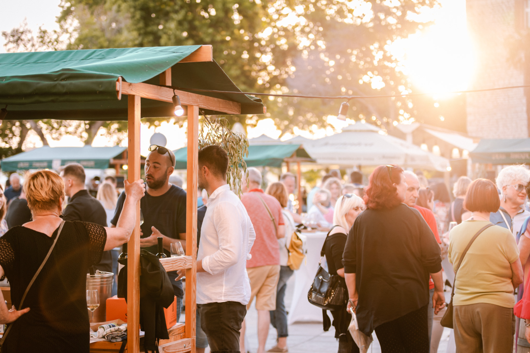 Romansa pidoće i Debita napunila rivu: Jele su se pohane, u toću, na lati, rižot, dimljene...