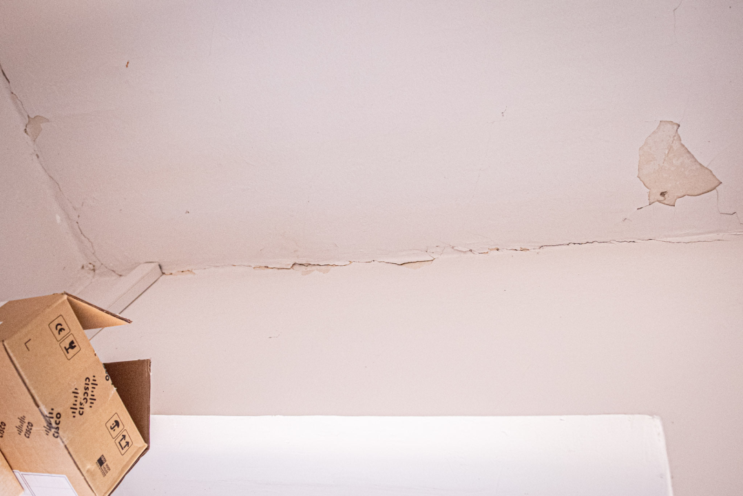 U školi u Vrpolju se urušio strop, u učionicama popucali zidovi: 'Zgrada je stara preko 80 godina, ovo je nažalost bilo očekivano' 