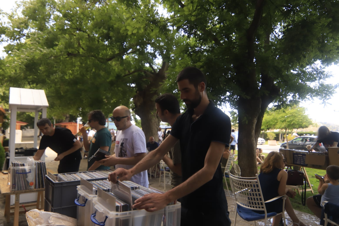 Ako ste slučajno propustili Long Play Day, nemojte Je Veux