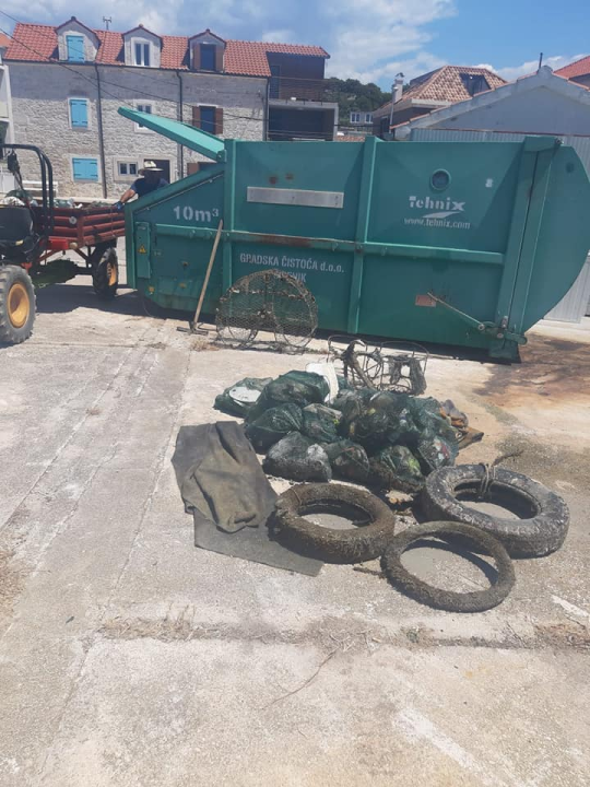 Sve ovo smeće ležalo je na dnu mora: Ronioci iz kaprijske vale izvadili 30 vreća, gume, stare vrše...