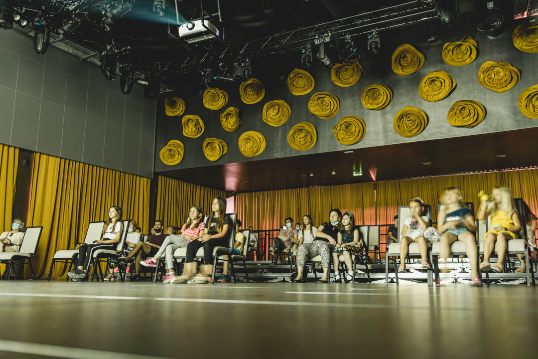 U 'Arsenu' održana prva matineja: Mališani uživali u klasiku Vlak u snijegu