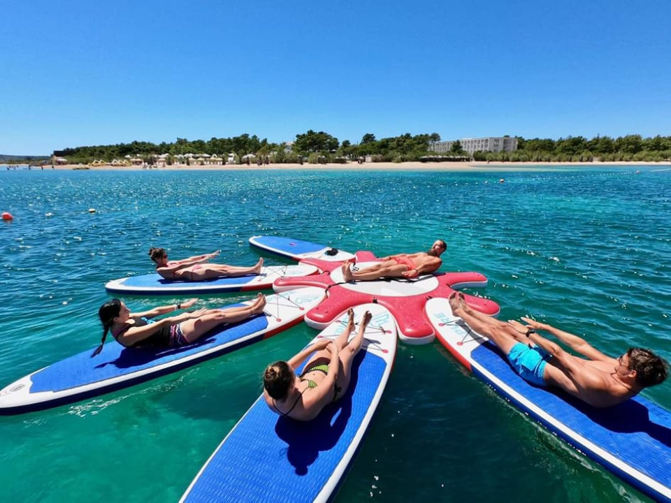 Ovo izgleda odlično! Ako želite isprobati jogu na moru, možete u nedjelju i to potpuno besplatno