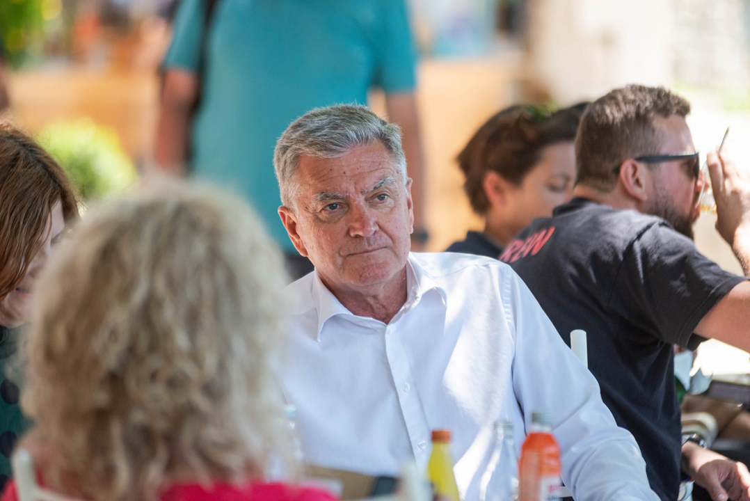 Uz brojne goste predstavljeno 'Ljeto u Azimutu' i Kolektiv 4B - šibenska mreža kulturne suradnje 