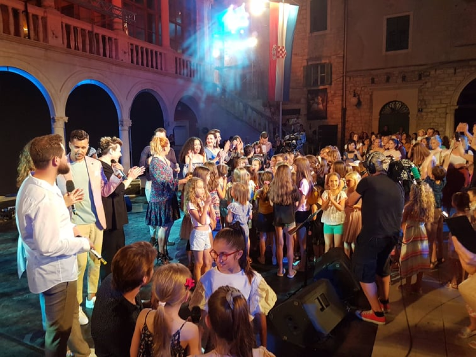 Ekipa iz A strane oduševila i djecu i roditelje: 'Ovi ljudi su vrhunski glazbenici, uživam ih slušati' 