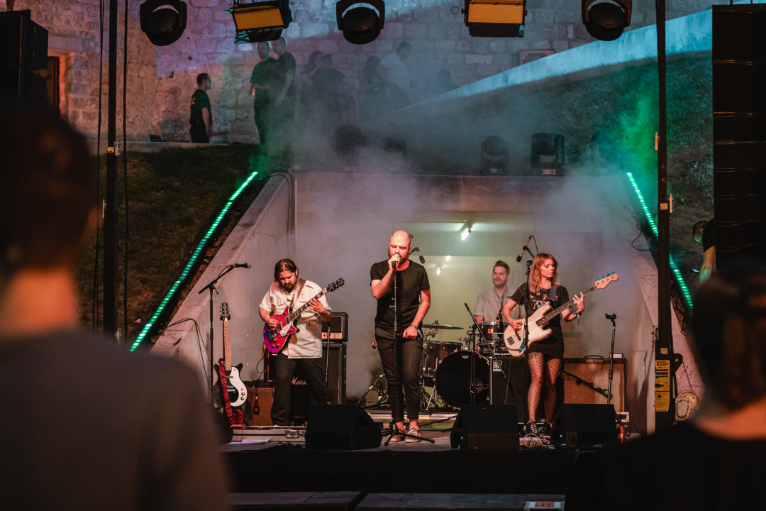 Rock 'n' Roll fešta na tvrđavi sv. Mihovila: Hrpa bendova, odlična glazba i raspoložena publika