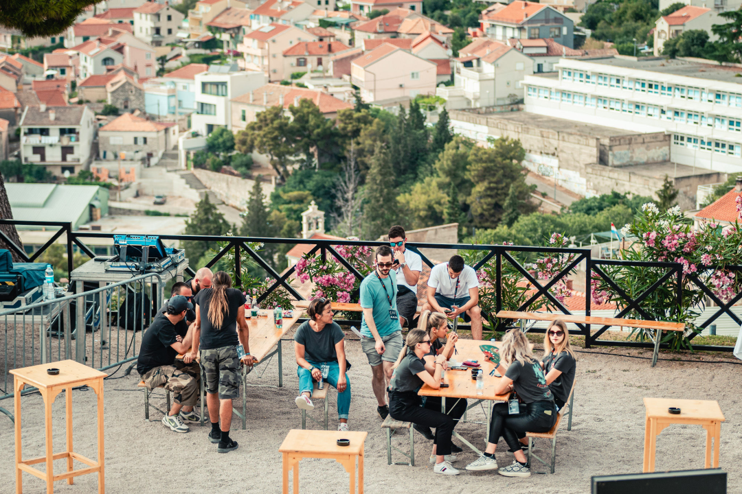Šibenski bendovi Magul i The Fogsellers rasplesali publiku na drugom danu Let’s Rock festivala na sv. Mihovilu