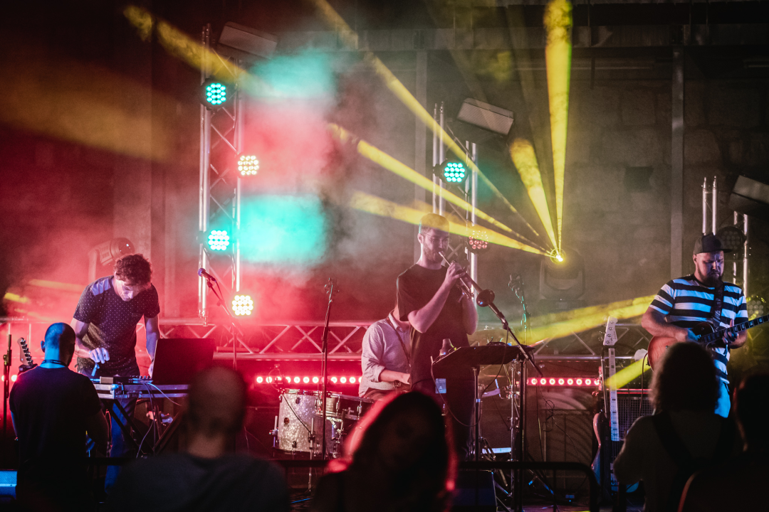 Šibenski bendovi Magul i The Fogsellers rasplesali publiku na drugom danu Let’s Rock festivala na sv. Mihovilu