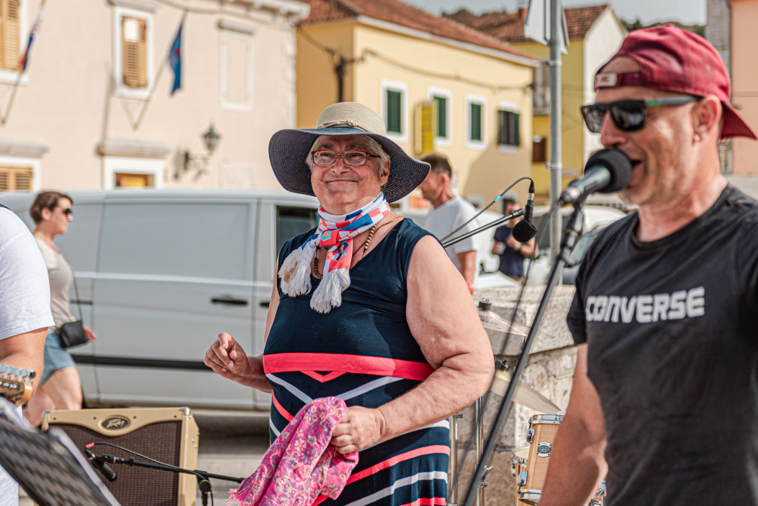 Bend 'Teški osjećaji' nakon deset godina postojanja najavljuje svoj prvi službeni album singlom 'Danas opuštam glavu' 