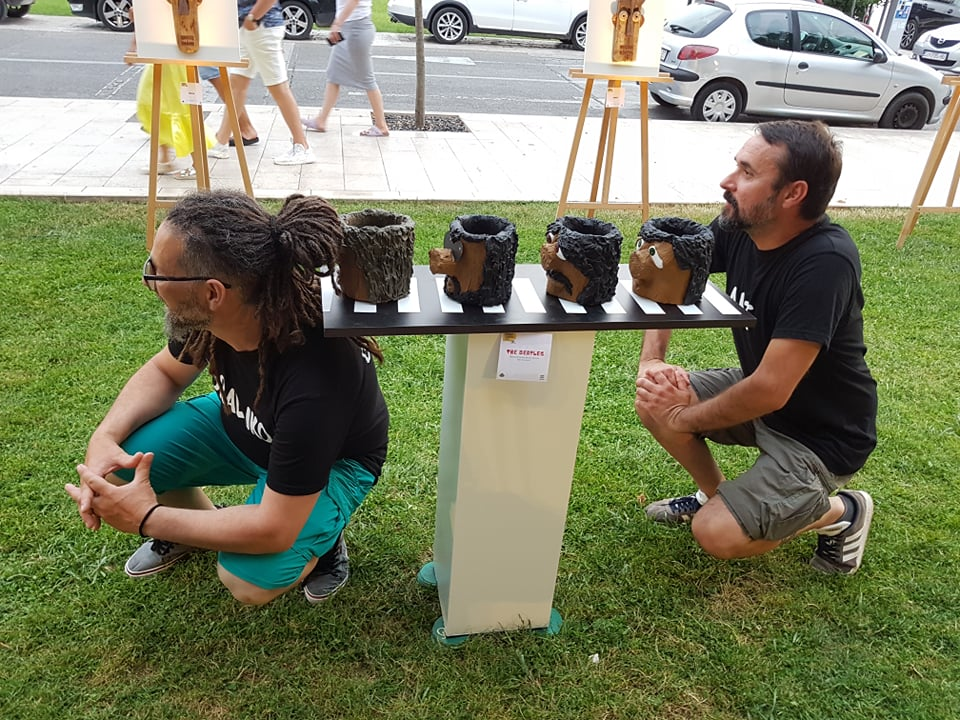 Ispred Azimuta otvorena izložba dvojice kreativaca Lulasa i Grebena: 'Umjetnici nismo, jer su oni svi trknuti, a mi smo baš normalni' 