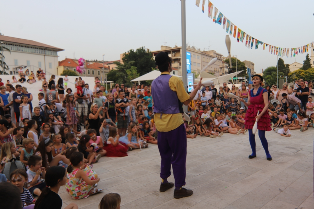 Gosti iz Izraela bili su izvrsni sinoć na Ljetnoj pozornici! Pogledajte kako je izgledala srijeda na Dječjem festivalu