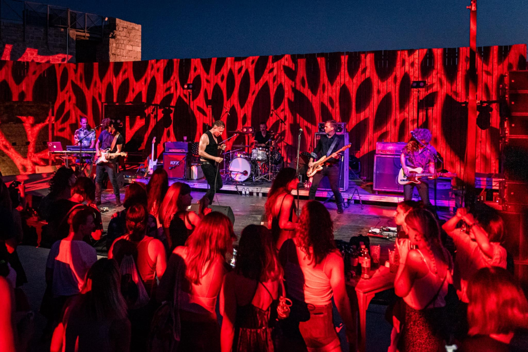 Ekipa na tvrđavi plesala je sinoć na Nipplepeople i Jonathan: Pogledajte atmosferu    