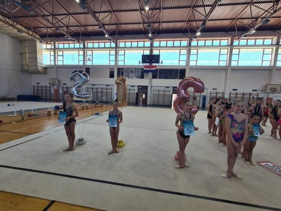 Gimnastičarke Šibenik-Dalmacije predstavile se u sjajnom svjetlu, osvojile mnoštvo medalja