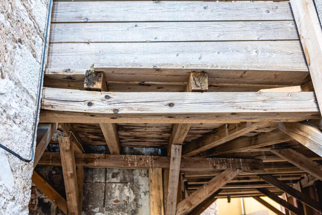 Ne prolazite ulicom Biskupa Fosca, drvena skela je trula i raspada se!