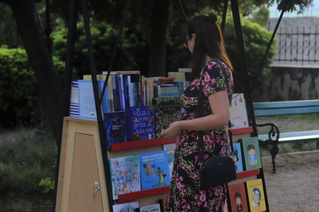 U Perivoju Roberta Visiania izloženo gotovo 10 tisuća knjiga za djecu i mlade 