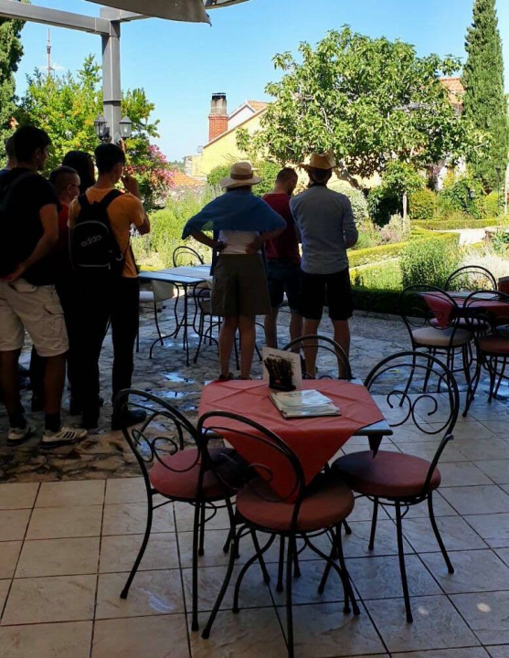 Slavni britanski vrtlar Monty Don snimio emisiju o Samostanskom srednjovjekovnom vrtu sv. Lovre u Šibeniku 