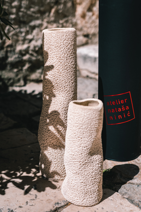 Ljeto u Galeriji Juraj Dalmatinac u znaku veselih riba, bezvremenskog nakita i poznatih umjetnika!