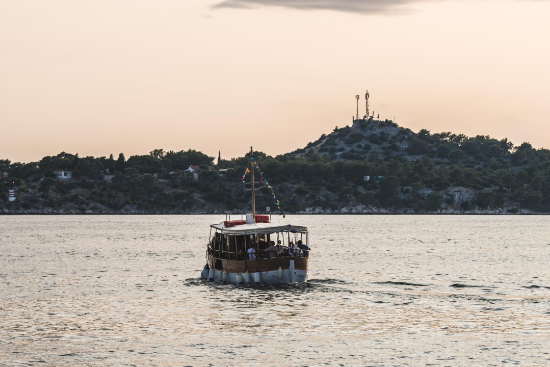 Vrijeme je za kupanje: Do Martinske i Jadrije gradskom brodskom linijom! 