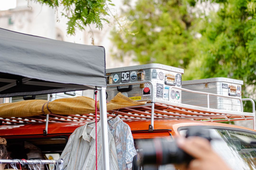 Ljubitelji vintage odjeće došli na svoje: Na livadi ispred Azimuta birale se modne kombinacije 