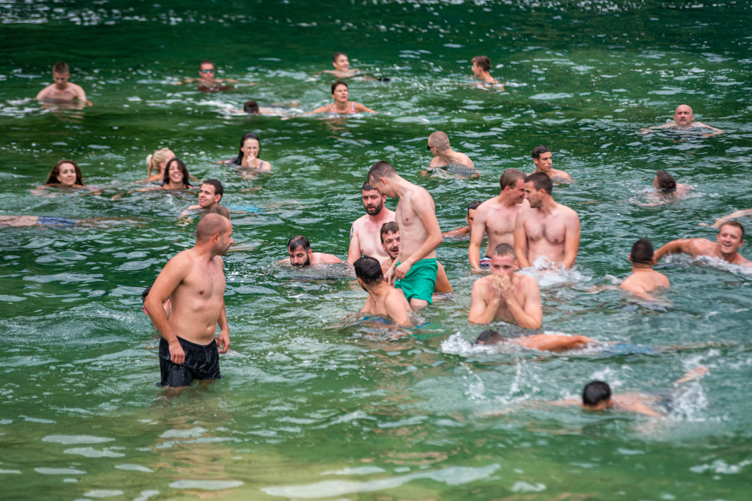 Prosvjedno kupanje na Skradinskom Buku