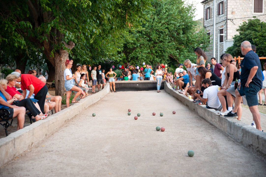 Valjanje i bacanje na Zlarinu: Astra Pfizerice slavile na ženskom turniru u balotama