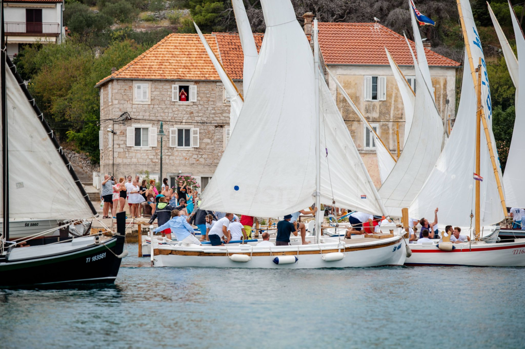 Pogledajte spektakularne kadrove zlarinske regate na latinsko jedro