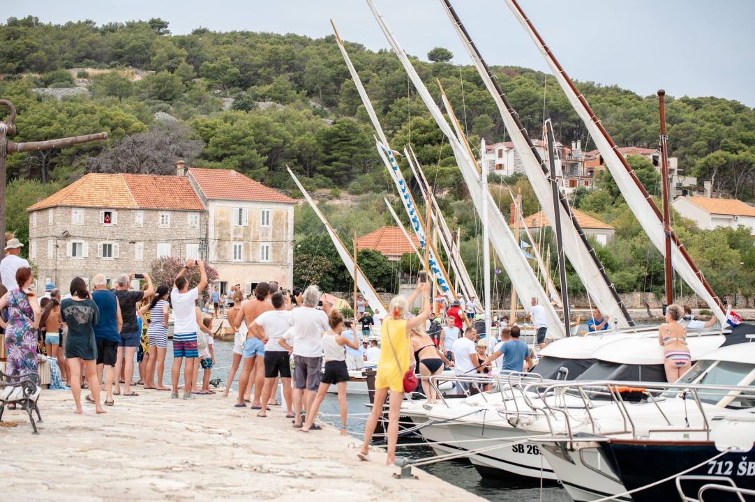 Pogledajte spektakularne kadrove zlarinske regate na latinsko jedro