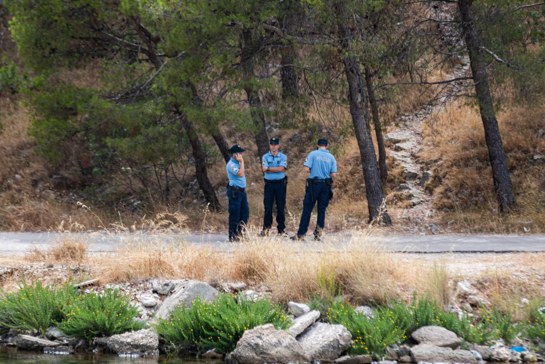 Ugašen požar u Dumbokoj: Kanader napustio požarište, izgorjela borova šuma