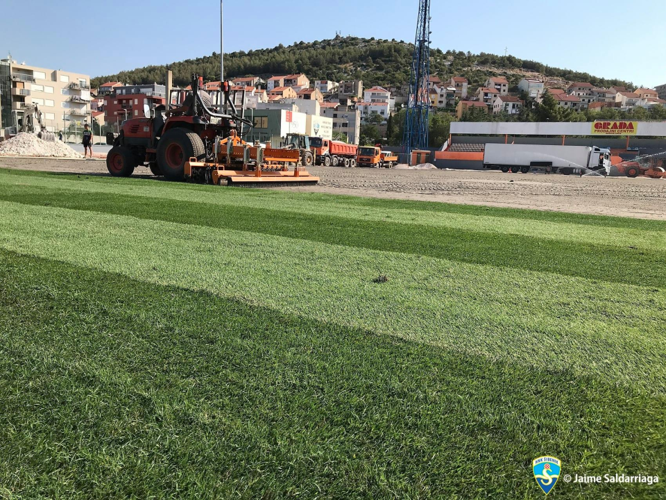 Hibridni travnjak postavlja se na Šubićevcu: Sve bi trebalo biti gotovo do 10. kolovoza 