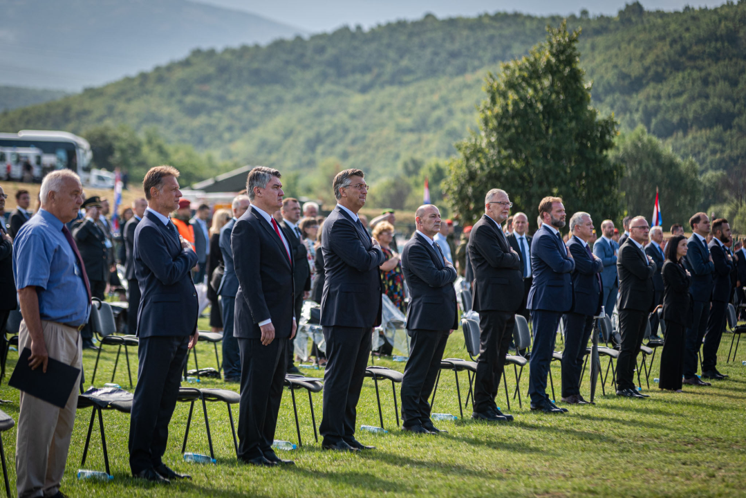 Obilježavanje 26. obljetnice VRO Oluja: Pogledajte kako je jutros bilo u Kninu 