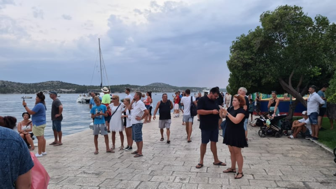 Michael Jordan na luksuznoj jahti pristao za šibensku rivu, more ljudi došlo gledati privezivanje