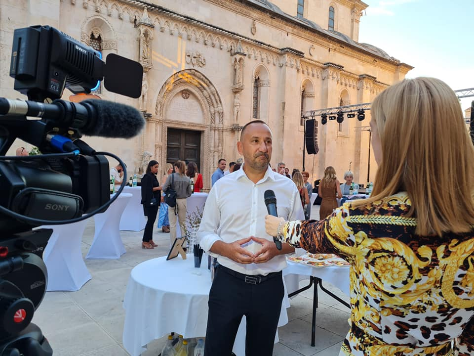 Fešta pred katedralom za deseti rođendan Društva Juraj Dalmatinac: 'Nećemo stati na ovom, jačat ćemo i rasti'