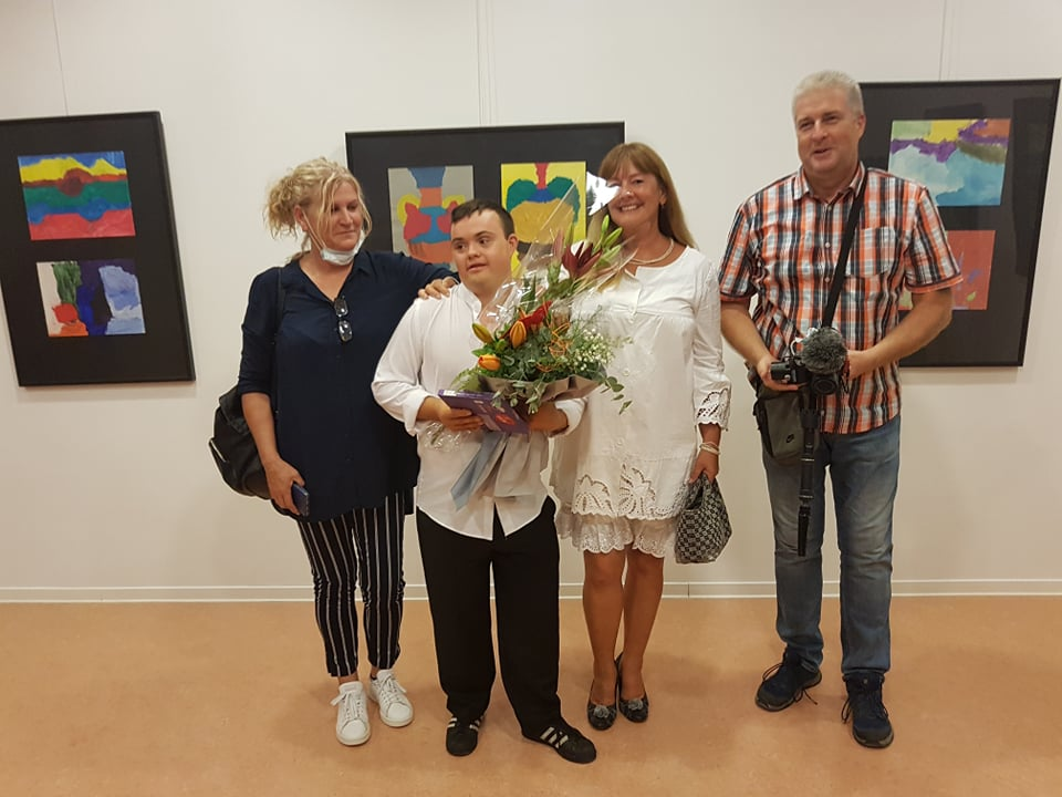 U šibenskoj knjižnici otvorena izložba Petra Krešimira Bralića: 'Drago mi je da ste ovdje i volim vas sve'  