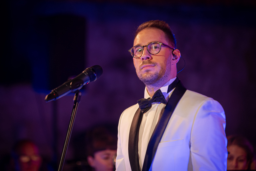 Šibenska narodna glazba i 4 tenora raspjevali publiku za kraj sezone