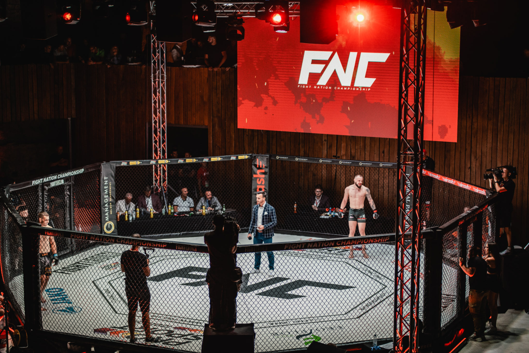 Borilački spektakl na Tvrđavi sv. Mihovila: ‘Croata‘ uspavao Vasu Bakočevića u prvoj rundi borbe 