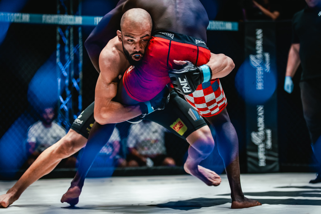 Borilački spektakl na Tvrđavi sv. Mihovila: ‘Croata‘ uspavao Vasu Bakočevića u prvoj rundi borbe 