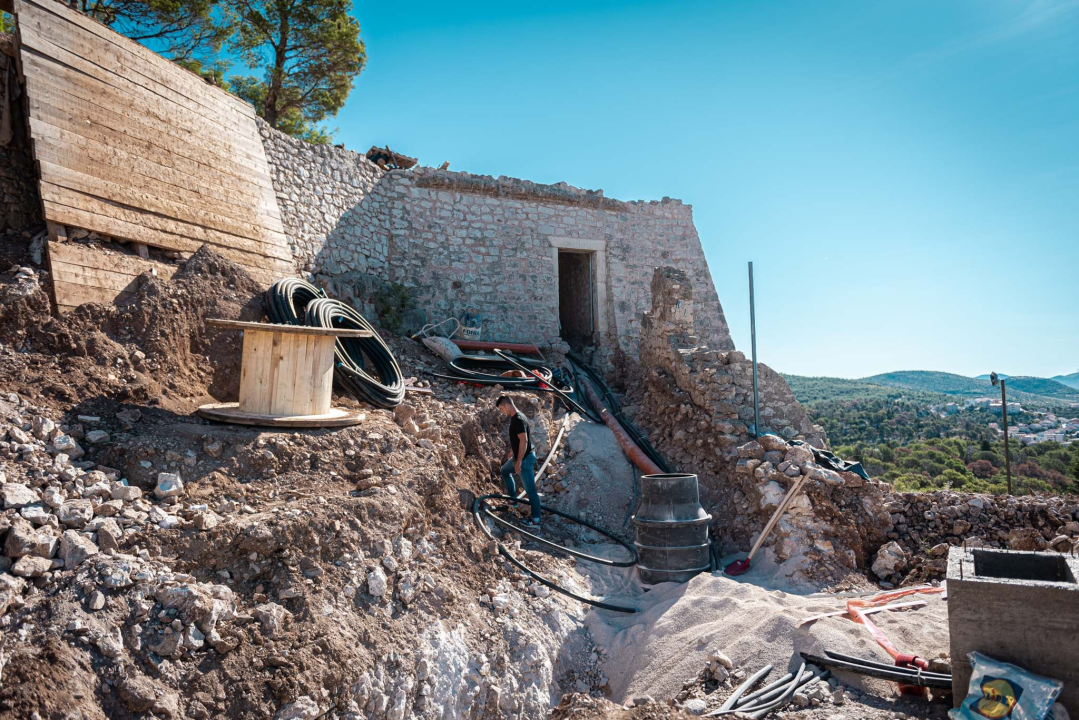 Sv. Ivana ipak neće svečano otvoriti na Dan grada: Obnova bi trebala biti gotova do kraja godine, pogledajte kako napreduje  