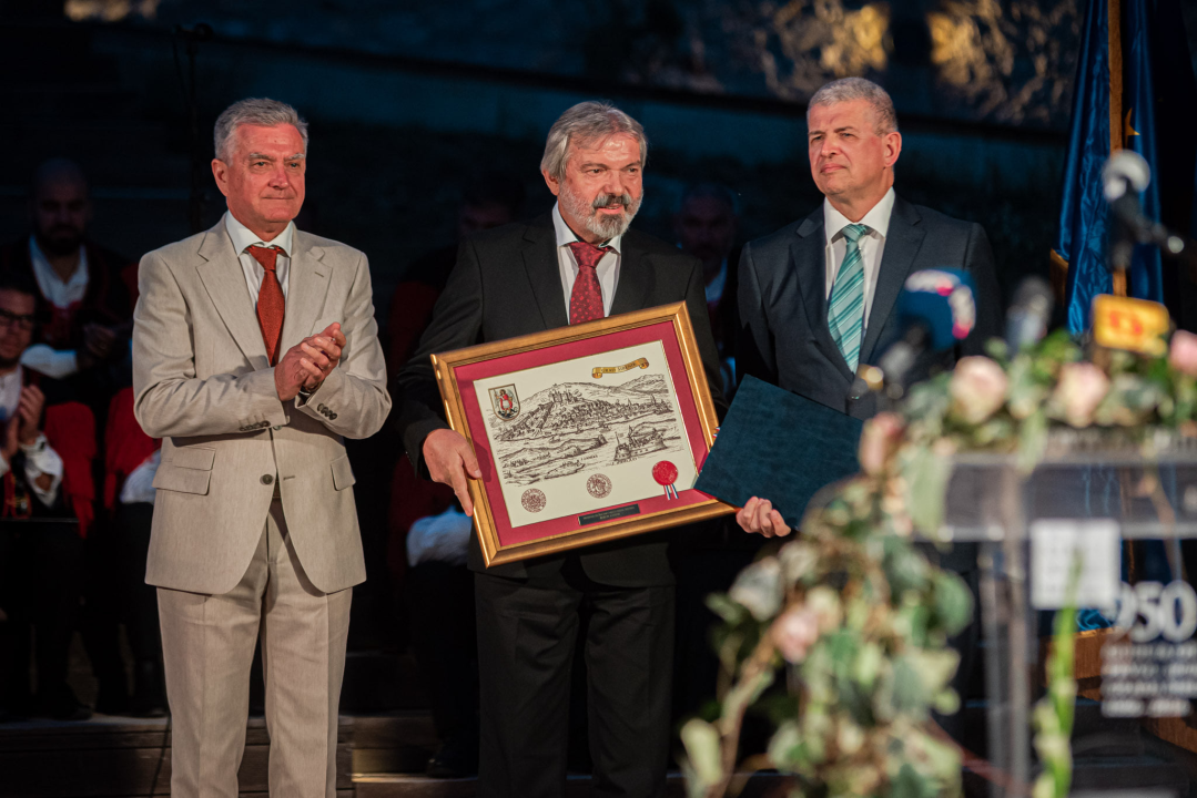 Profesor Labor nagrađen za životno djelo: 'Nisam nikad razmišljao o nagradi, a pogotovo da će kad je dobijem tu biti Gabi Novak' 