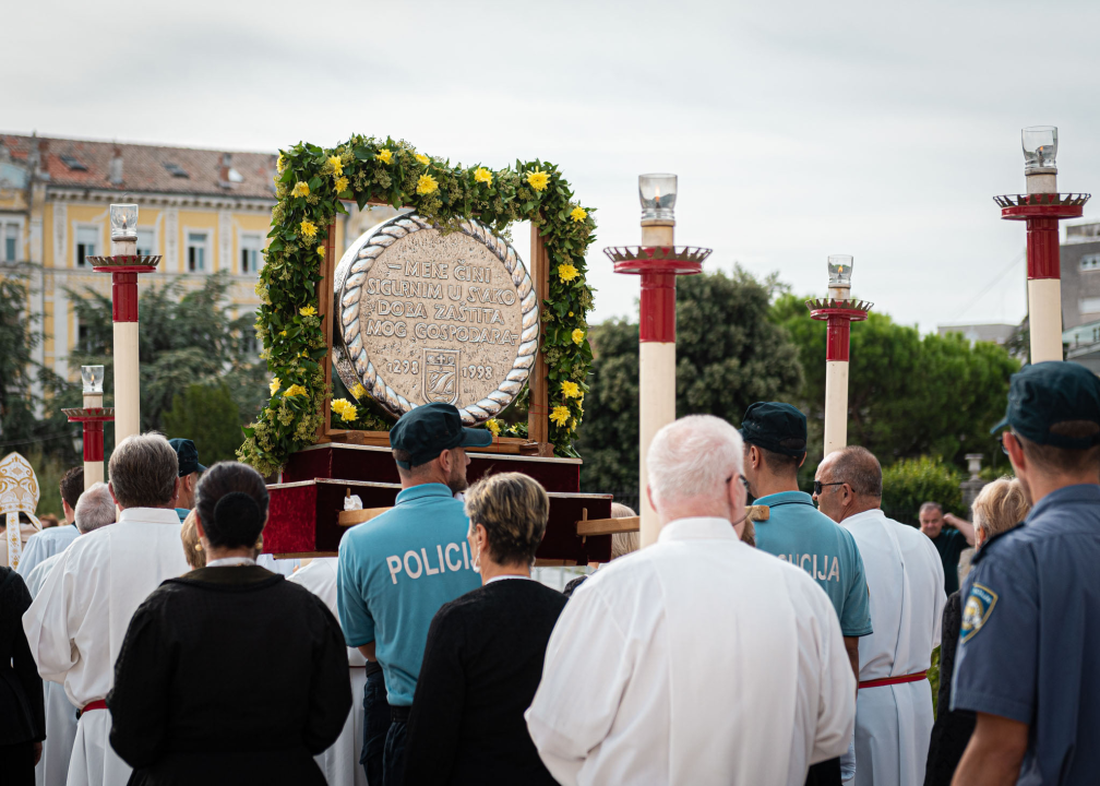 Tradicionalnom procesijom i misom Šibenčani proslavili Dan grada: Donosimo fotogaleriju 