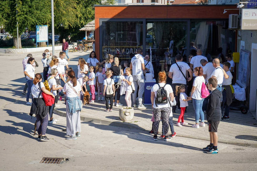 Pogledajte kako je Svjetski dan hodanja obilježen u Pirovcu: Skupljalo se i za pomoć maloj Kiari   