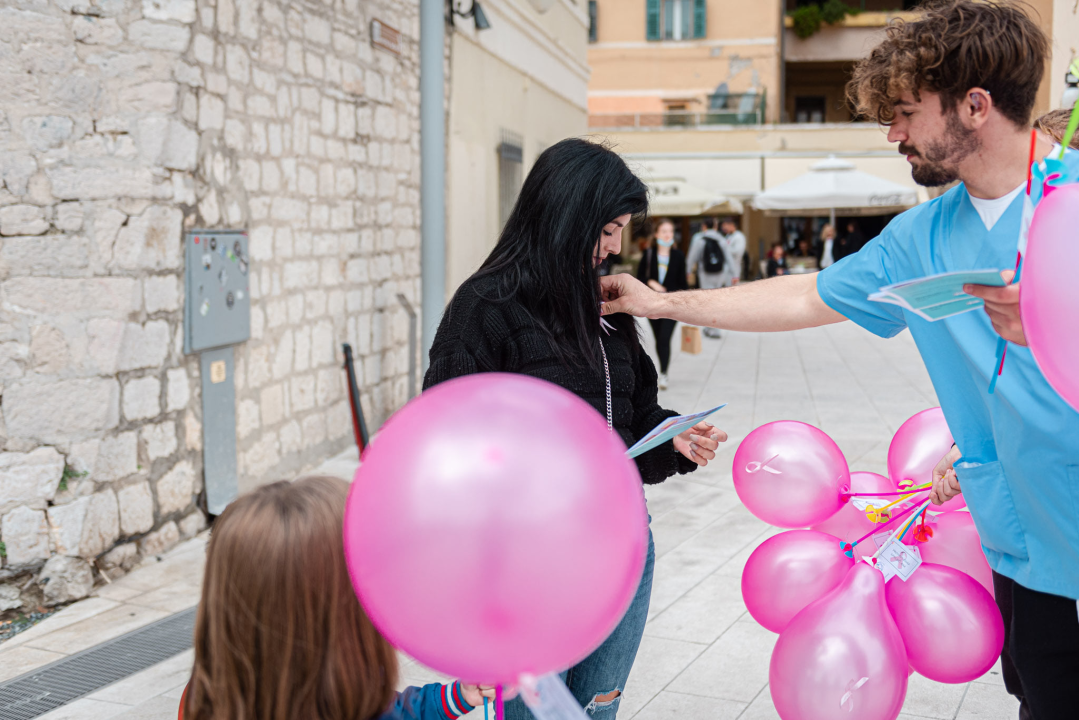 Obilježen Dan ružičaste vrpce: 'Otkrivanje raka dojke u ranoj fazi u 90 posto slučajeva osigurava izlječenje' 