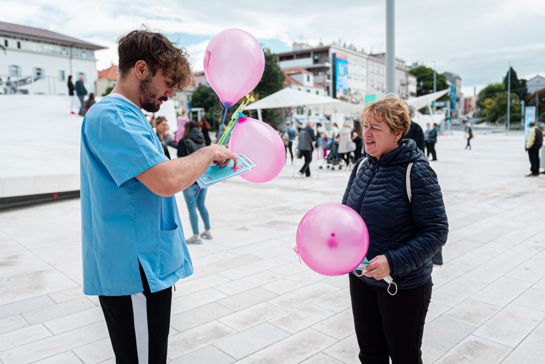 Obilježen Dan ružičaste vrpce: 'Otkrivanje raka dojke u ranoj fazi u 90 posto slučajeva osigurava izlječenje' 