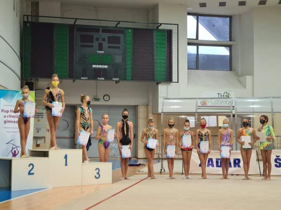 Gimnastičarke Šibenik-Dalmacije osvajale medalje i u individualnim i u grupnim vježbama
