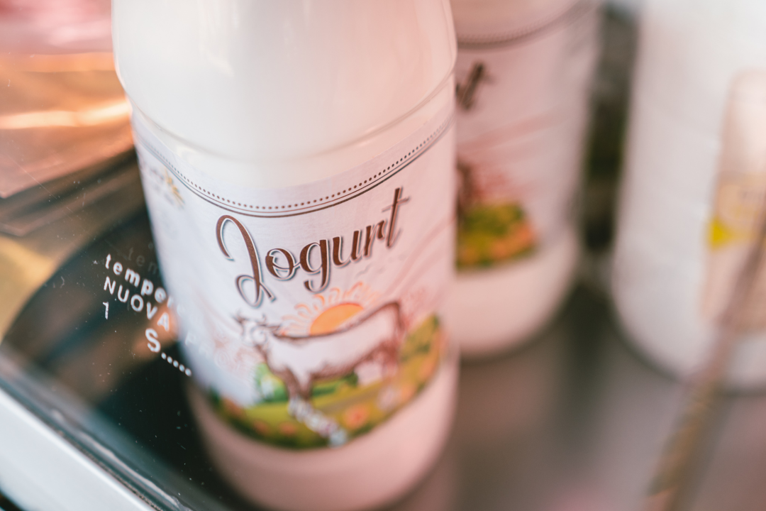 Zima je, kažu, hladna i strašna, ali uz Delikatese Petrović bit će vam toplo barem oko srca!