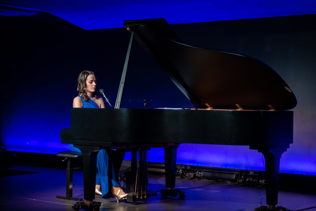 Ljubitelji jazza došli na svoje u Kući umjetnosti Arsen: Pogledajte kako je bilo na koncertu Lane Janjanin  